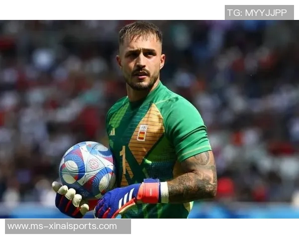 比利亚雷亚尔创意官宣特纳斯，身穿黄潜球衣触发机场安检警报